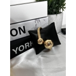 Luxurious gold-tone stainless steel bracelet