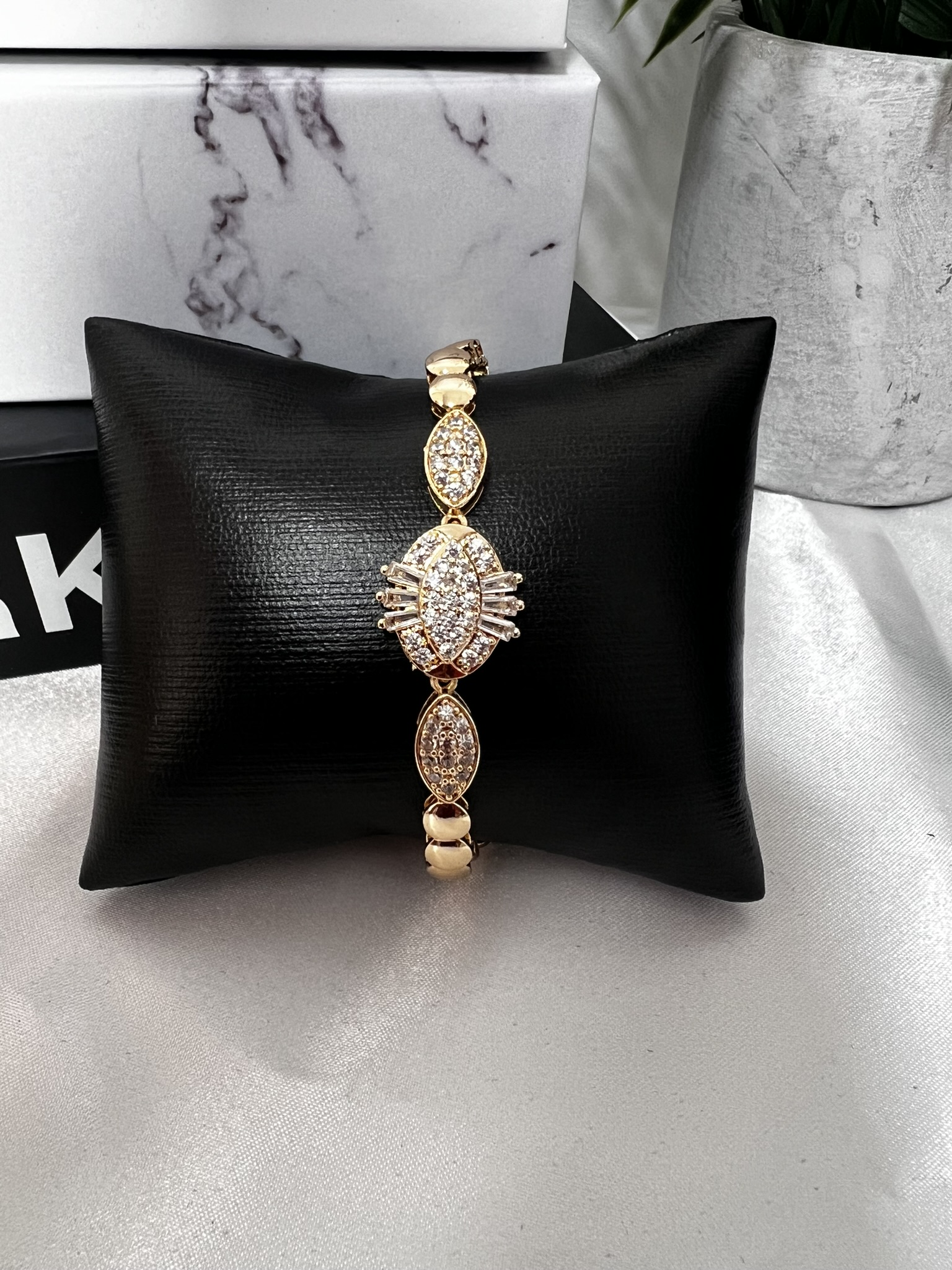 IMG_8270 Luxurious stainless steel non-tarnish bracelet - Image 1