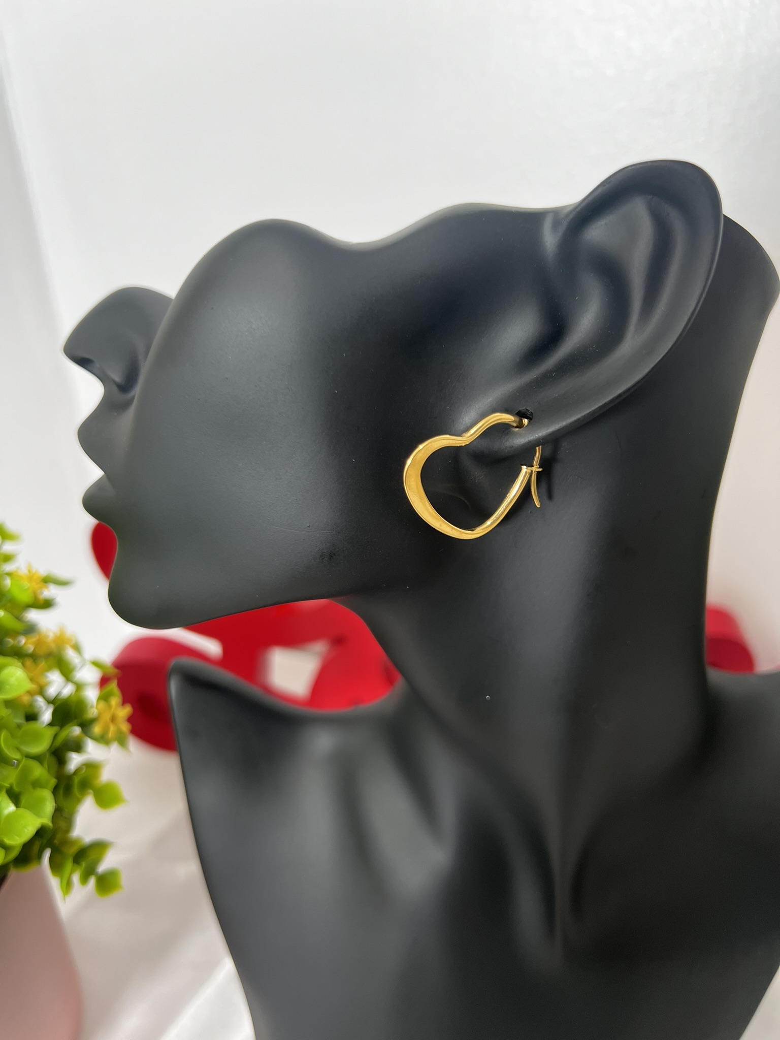 IMG_8003 Chic gold heart-shaped hoop earring - Image 1